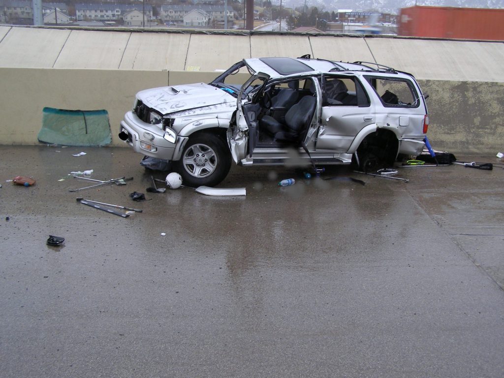 One dead after hydroplaning, crashing into barrier on I-15 near Provo    