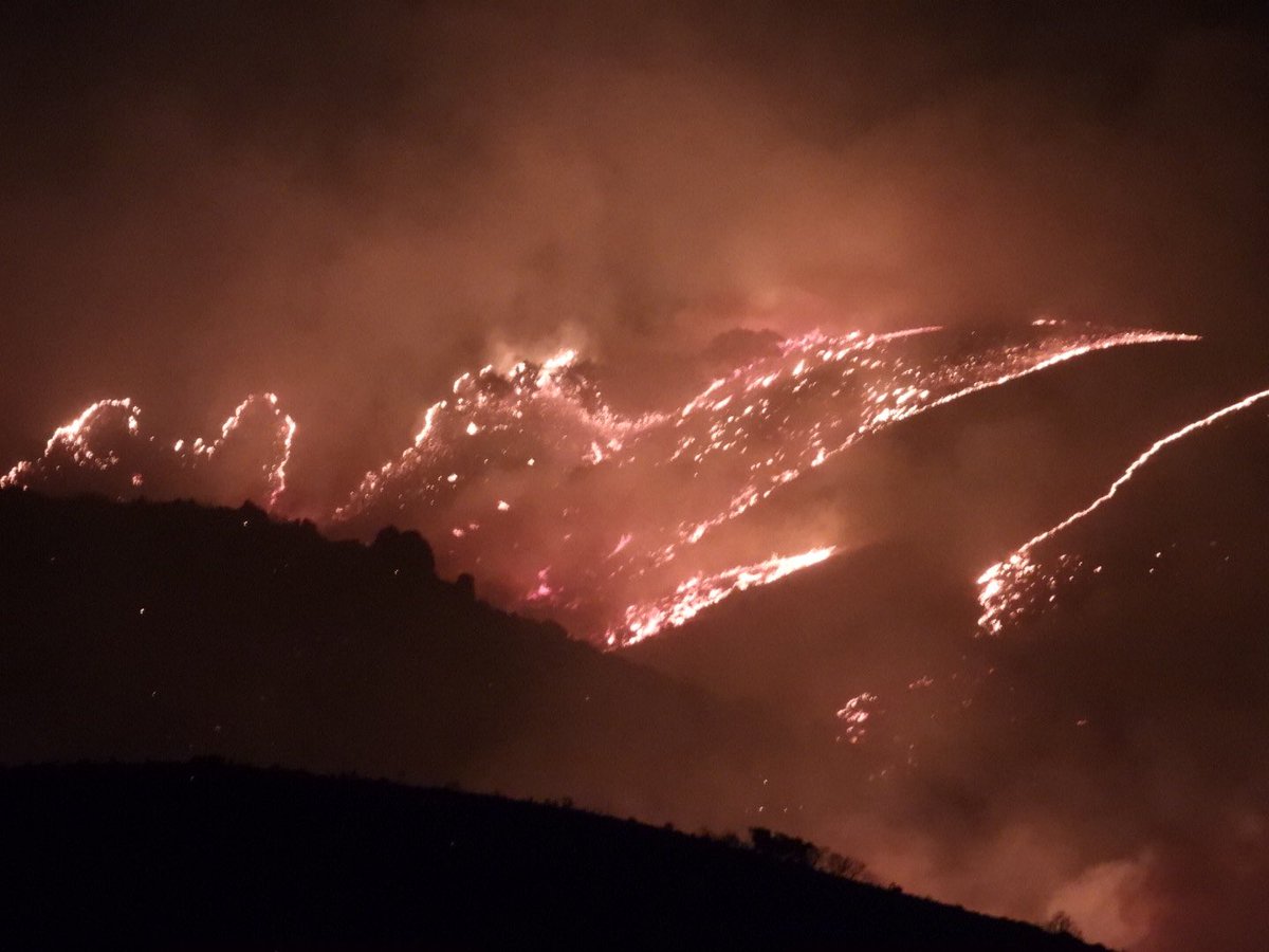 TraverseFire Lehi Utah Fire appears to be moving NE Some Draper residents are being advised to evacuate. @UtahWildfire advised this Fire was started by Fireworks unknown on structures lost.