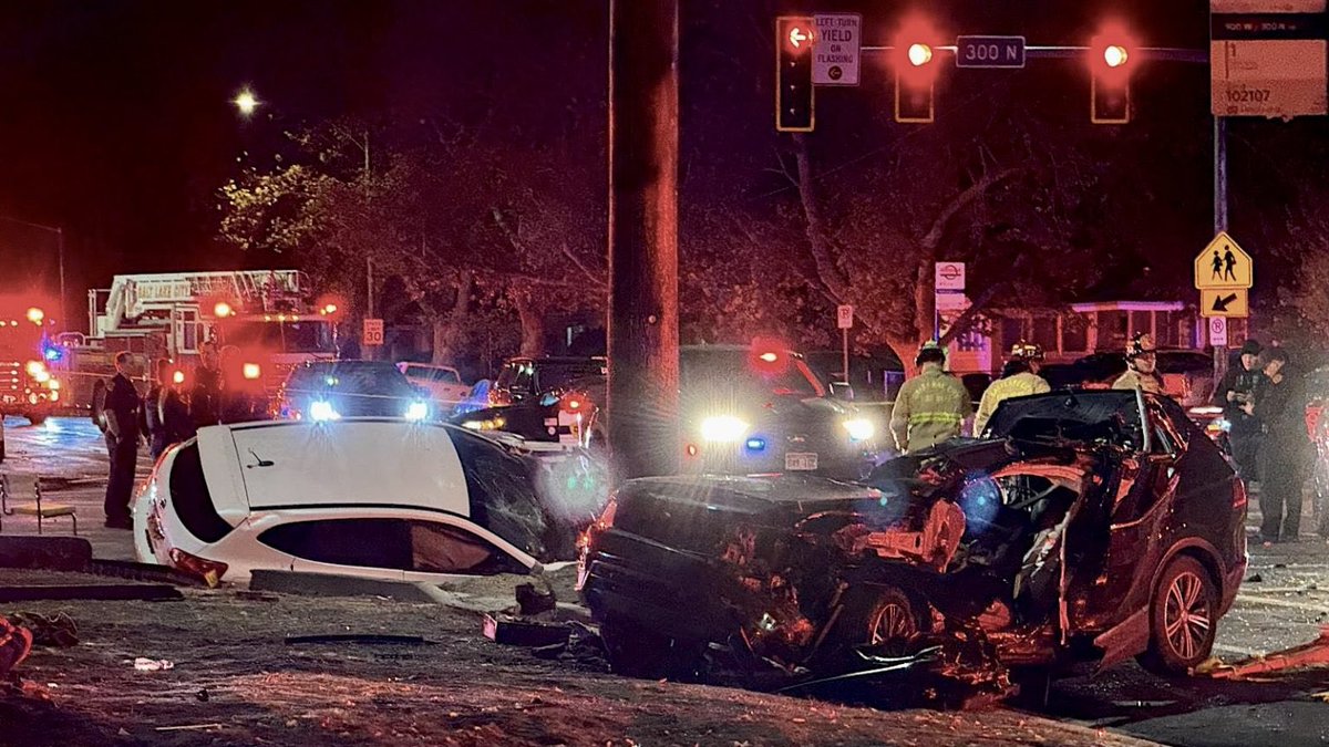 2 injured in stolen car crash as suspect flees West Valley police in Salt Lake City  