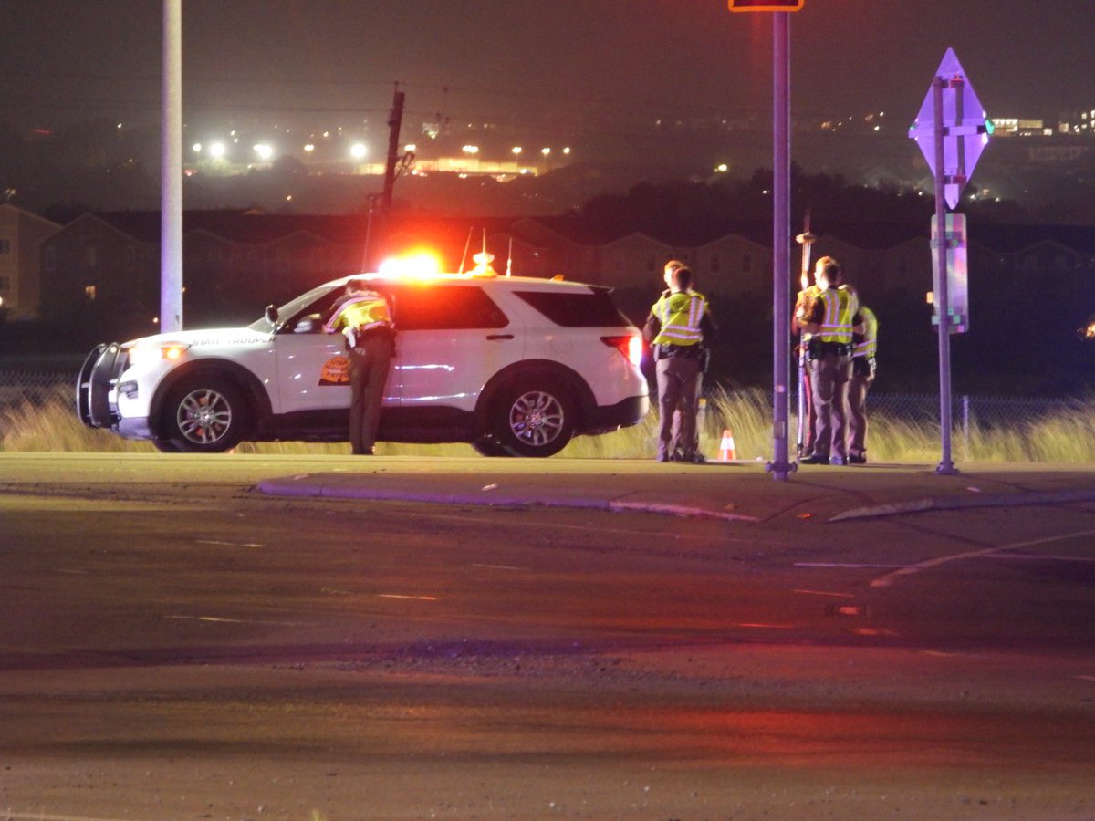 2 killed, 1 critically injured in SR-201 crash