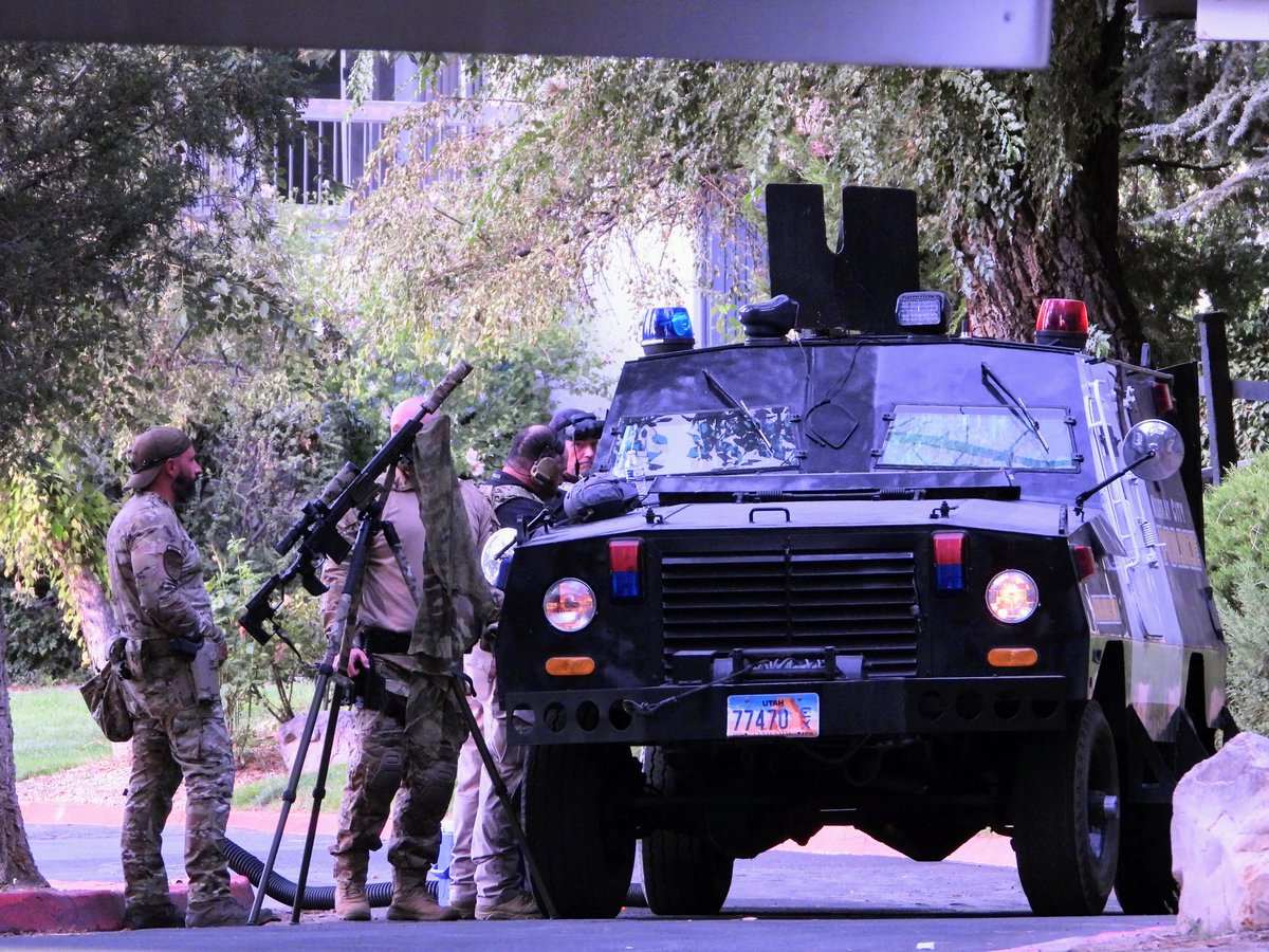 Man in custody after Murray SWAT standoff; aimed handgun at officers after eviction dispute, police say